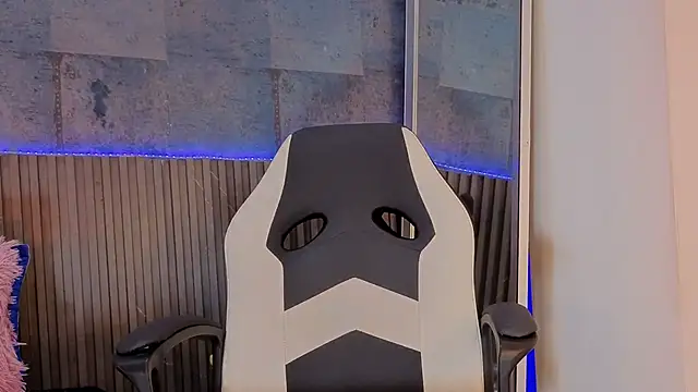 MishaKinki online show from November 7, 2025, 7:14 pm