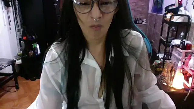 AngelaQueen  online show from November 30, 2025, 4:44 pm