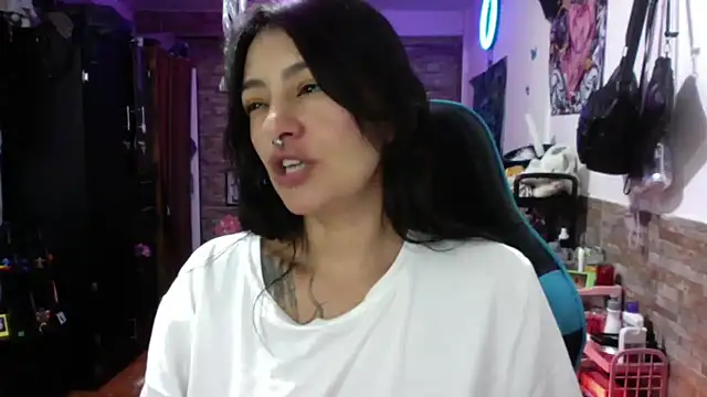 AngelaQueen  online show from January 16, 2026, 5:17 pm