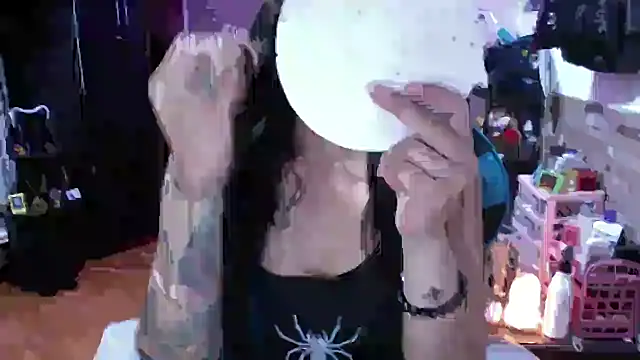 Snapshot of AngelaQueen_ chatting on March 26, 2026, 4:34 pm AngelaQueen online show from March 26, 2026, 4:34 pm