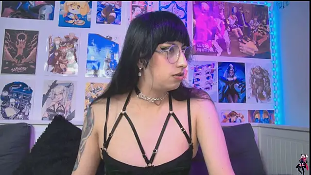 snowblack  online show from February 5, 2026, 3:38 pm