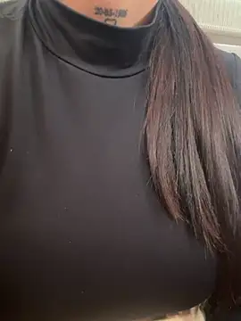 LunaBaker-1 online show from November 9, 2025, 6:28 pm