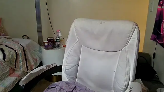 YasmineMinaj online show from November 25, 2025, 1:33 pm