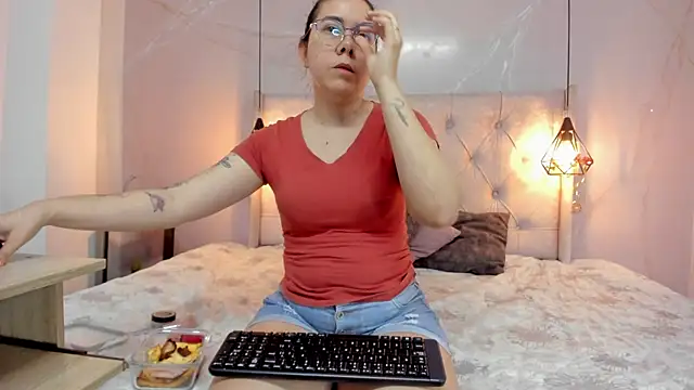 SakuraLee  online show from September 23, 2025, 1:58 pm