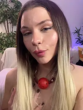 KittyKatyDream online show from February 3, 2025, 10:32 pm