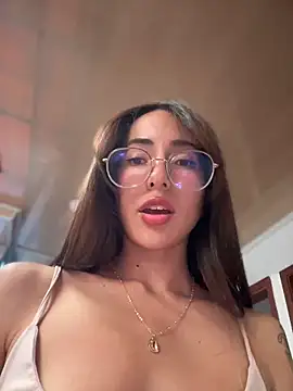 lauravasquez online show from January 31, 2025, 9:05 pm