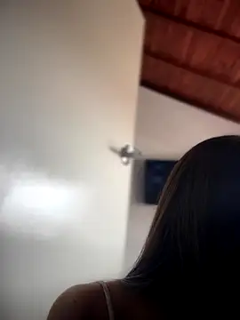 lauravasquez online show from November 21, 2025, 5:44 pm