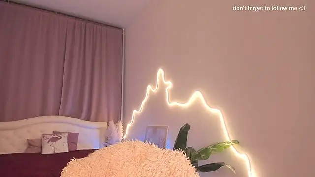 LauraCoy online show from February 7, 2026, 10:24 pm