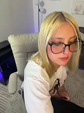 Megan lu2 online show from April 22, 2026, 3:31 am