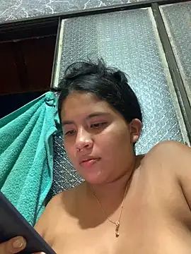 moncerrat luna online show from December 1, 2024, 11:14 pm