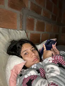 moncerrat luna online show from February 21, 2025, 12:17 pm