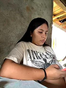 moncerrat luna online show from September 25, 2025, 8:34 pm