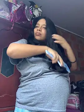 moncerrat luna online show from September 28, 2025, 10:04 pm