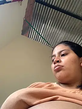 moncerrat luna online show from October 6, 2025, 9:56 pm