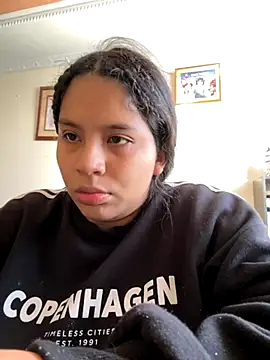 moncerrat luna online show from October 16, 2025, 10:11 pm