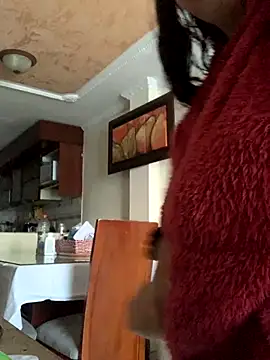 moncerrat luna online show from November 4, 2025, 9:47 pm