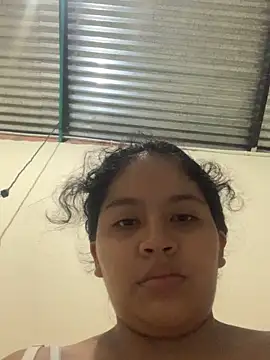 moncerrat luna online show from November 11, 2025, 12:21 am