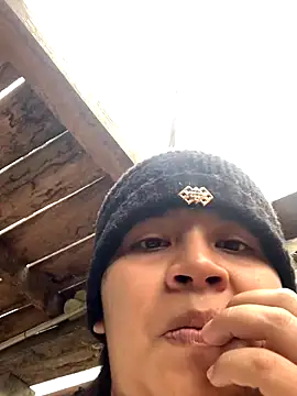 moncerrat luna online show from November 15, 2025, 7:32 pm