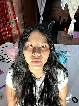 moncerrat luna online show from November 25, 2025, 10:10 pm