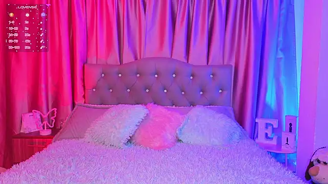 Snapshot of Emiily_Scott1 chatting on March 4, 2026, 12:27 am Emiily Scott1 online show from March 4, 2026, 12:27 am