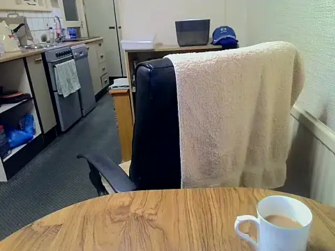 daddyflash online show from April 2, 2026, 8:28 pm