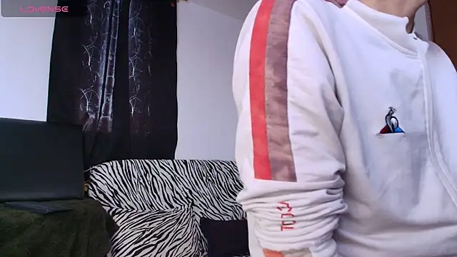 Snapshot of kisstarxxx chatting on December 18, 2025, 8:59 pm kisstarxxx online show from December 18, 2025, 8:59 pm