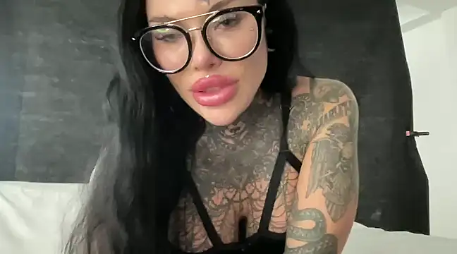 Snapshot of claudiacvc95 chatting on March 3, 2025, 8:16 am claudiacvc95 online show from March 3, 2025, 8:16 am