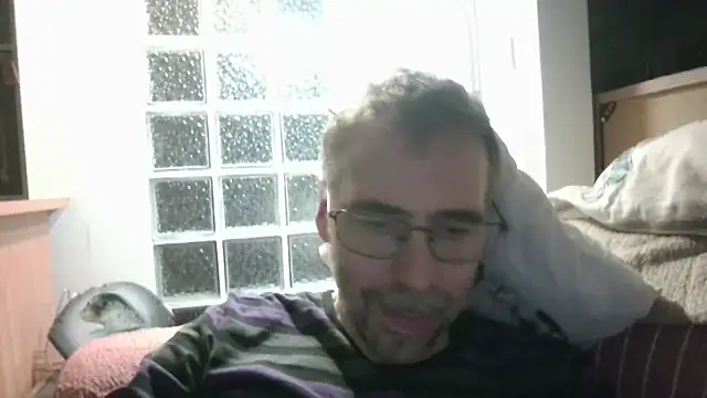 ptitcanard60600 online show from April 12, 2026, 9:31 pm