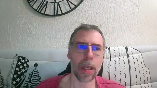 ptitcanard60600 online show from April 20, 2026, 9:49 pm