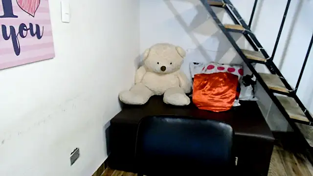 samantha baby  online show from February 6, 2025, 12:33 am