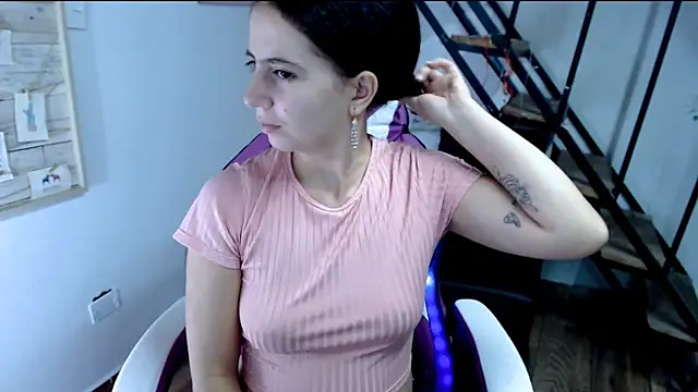 samantha baby  online show from September 17, 2025, 6:31 pm