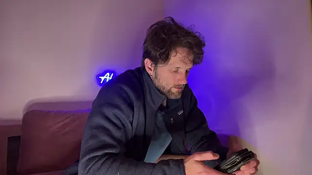 alexmannd online show from November 19, 2025, 2:33 am