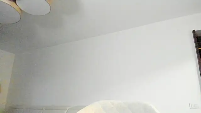 Snapshot of FameAndFlavour chatting on December 22, 2025, 2:03 pm FameAndFlavour online show from December 22, 2025, 2:03 pm