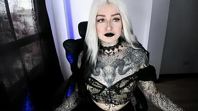 Anaii Gomez online show from November 12, 2025, 7:35 pm