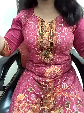 Snapshot of Jenifar- chatting on April 25, 2026, 1:36 pm Jenifar- online show from April 25, 2026, 1:36 pm