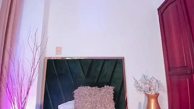 NoraDasilva online show from November 11, 2025, 1:05 am