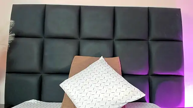 NoraDasilva online show from January 8, 2026, 11:29 pm