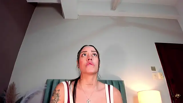 NoraDasilva online show from February 19, 2026, 10:50 pm