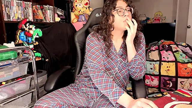 ShinyCherub online show from April 17, 2026, 11:19 pm