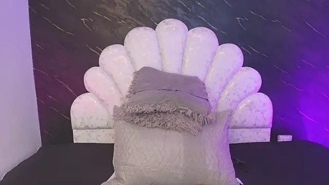  MiaBrown  online show from March 24, 2026, 12:10 pm