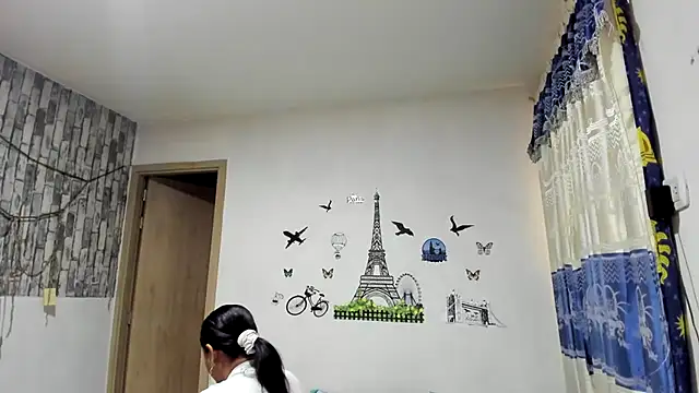 Snapshot of carlos_and_diana chatting on October 29, 2025, 5:04 pm carlos and diana online show from October 29, 2025, 5:04 pm