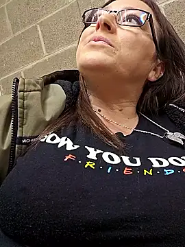 angelbaby1998 online show from January 9, 2026, 4:43 pm