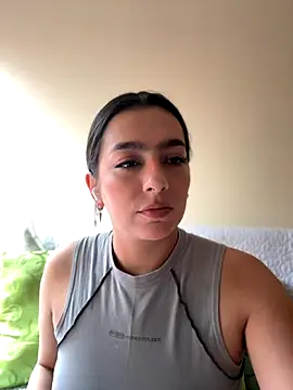 Nicollemays online show from November 4, 2025, 4:06 pm