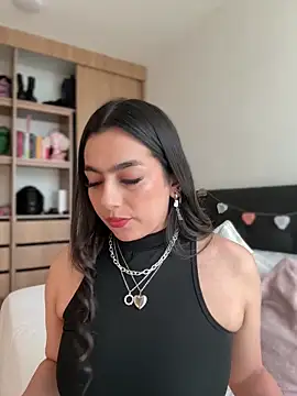 Nicollemays online show from December 2, 2025, 5:08 pm