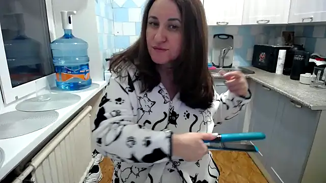 DonnaMagdalena online show from March 5, 2025, 4:35 pm