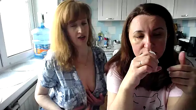 DonnaMagdalena online show from March 7, 2025, 9:29 am