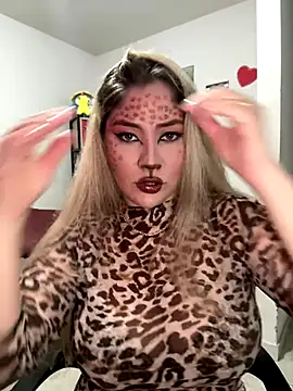 Snapshot of Celestedubois chatting on October 31, 2025, 8:43 pm Celestedubois online show from October 31, 2025, 8:43 pm