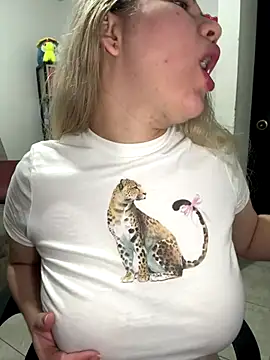 Snapshot of Celestedubois chatting on November 18, 2025, 11:37 pm Celestedubois online show from November 18, 2025, 11:37 pm