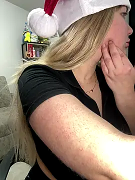 Snapshot of Celestedubois chatting on December 18, 2025, 11:22 pm Celestedubois online show from December 18, 2025, 11:22 pm