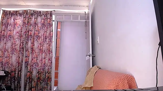 yselahot online show from September 17, 2025, 2:41 pm